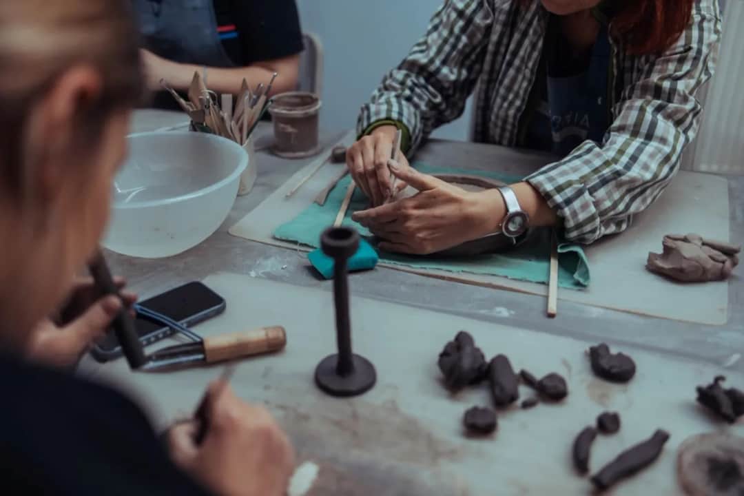 Warsztaty ceramiczne Warszawa: Od 180 zł co wybrać dla siebie?