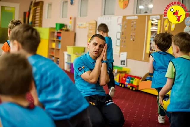 Zajęcia z kangurem? Odkryj moc kangurowania dla Twojego dziecka