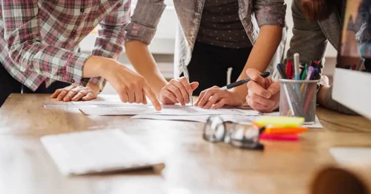 Program działań edukacyjnych: Co to jest i jak go stworzyć?